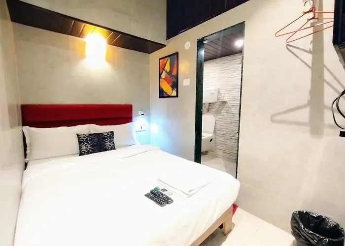 Hotel Eros - Nr Airport T2