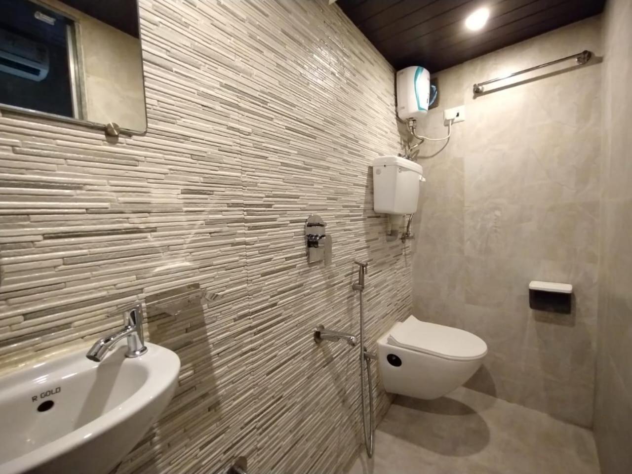 Hotel Eros - Nr Airport T2 Mumbai