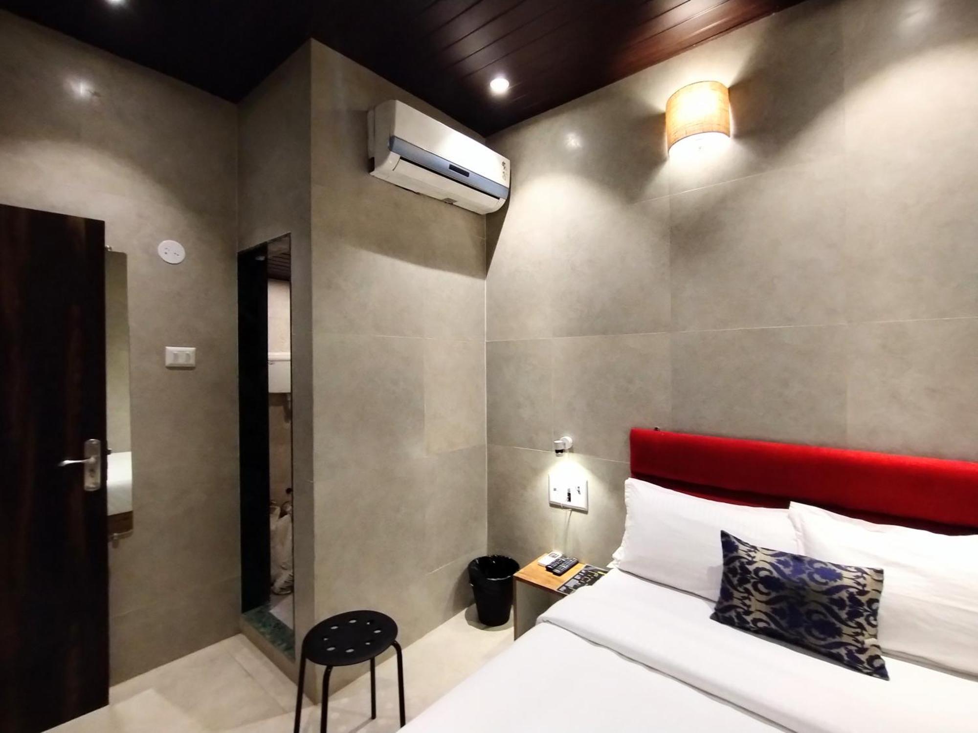 सराय Hotel Eros - Nr Airport T2 *